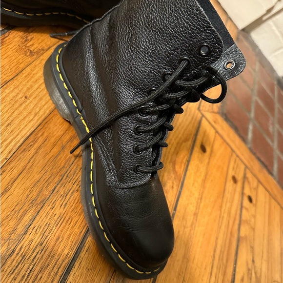 Dr.Martin’s 1460 soft leather lace up boots - Picture 3 of 9